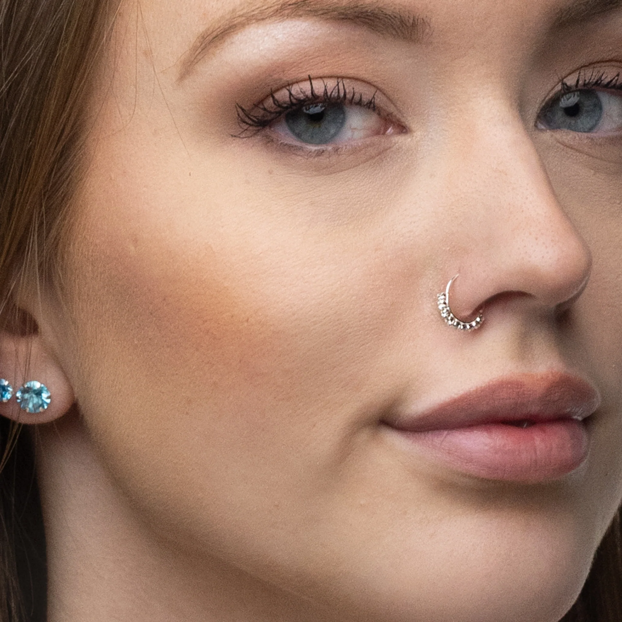 Silver Nose Ring, 9 clear Stones - Image 2
